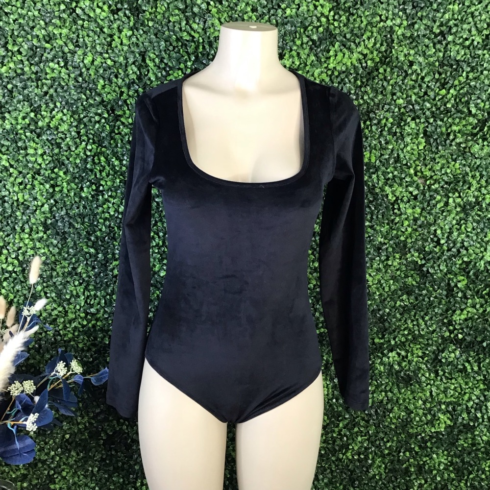 NWT American eagle Elegant Black velour Long Sleeve Bodysuit
